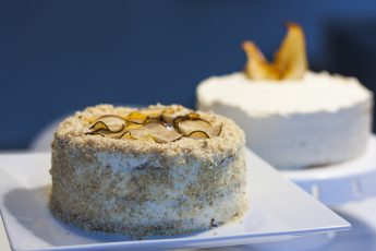 Tort kajmakowo – gruszkowy